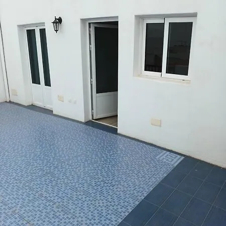 Vivienda Abreut Galindo, Teguise アパート